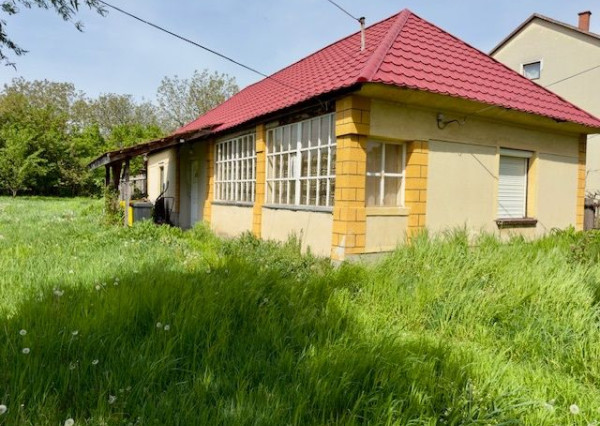 SUPER CENA - MAĎARSKO - MÉRA - 2 IZBOVÝ RODINNÝ DOM PÔVODNÝ STAV.