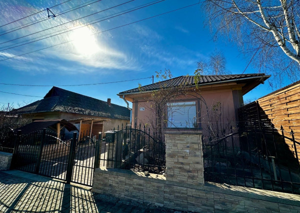 MAĎARSKO - MÁRTONYI - PEKNÝ KOMPLETNE ZREKONŠTRUOVANÝ 3 IZBOVÝ RD V KRÁSNEJ LOKALITE BLÍZKO JAZERA RAKACA