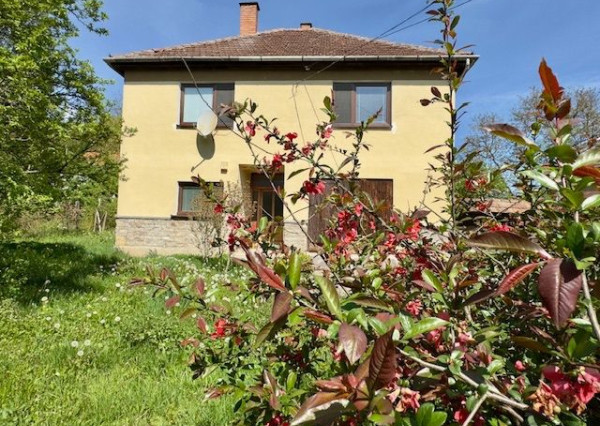 MAĎARSKO - PERKUPA 5 IZBOVÝ POSCHODOVÝ DOM PO REKONŠTRUKCII.