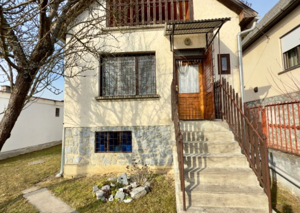 MAĎARSKO - JAZERO RAKACA - POSCHODOVÁ 3 IZBOVÁ CHATA PRI JAZERE S TERASOU.