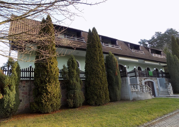 MAĎARSKO - GONC 13 IZBOVÝ OBYTNÝ OBJEKT NA BÝVANIE, PODNIKANIE