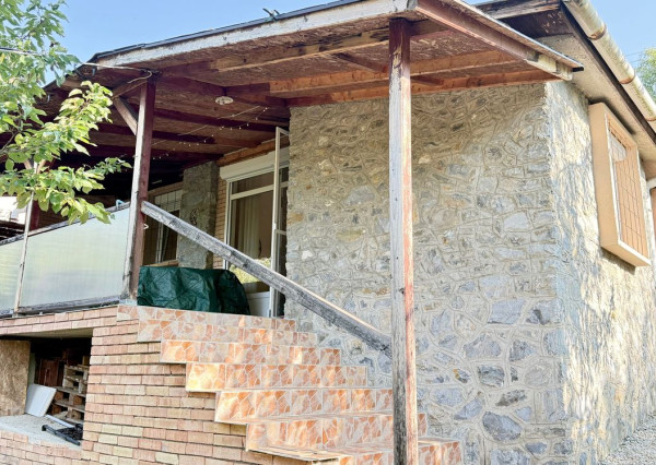 MAĎARSKO - JAZERO RAKACA - 4 IZBOVÁ CHATA, TERASA, VÍRIVKA.