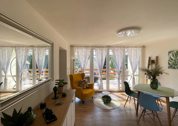 MAĎARSKO - JAZERO RAKACA - SUPER 3 IZBOVÁ CHATA PRI JAZERE S TERASOU.