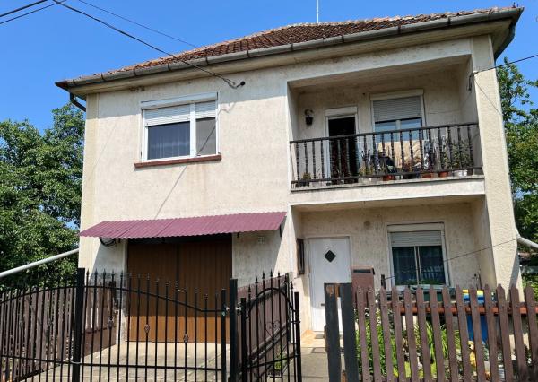 MAĎARSKO - SZENDRO 3 IZBOVÝ RD VO VEĽMI DOBROM STAVE LEN 70KM OD KOŠÍC.