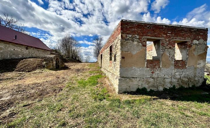 MAĎARSKO - ABAUJVÁR STAVEBNÝ POZEMOK, ZÁKLADY DOMU A MÚRY 1.700 M2, VŠETKY IS. - fotografia 3