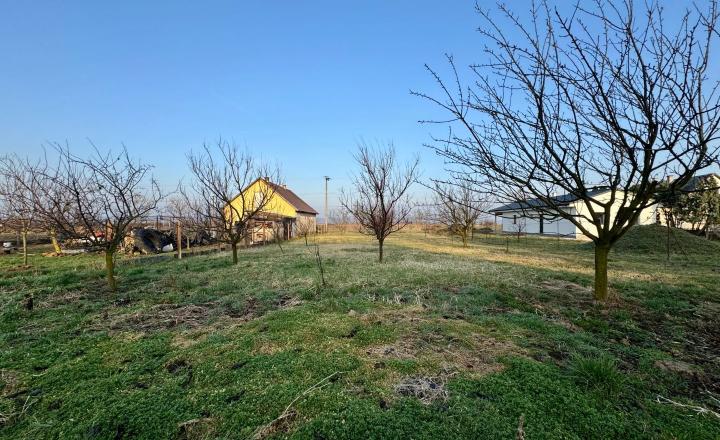 MAĎARSKO - GONC STAVEBNÝ POZEMOK 852 M2, IS NA HRANICI POZEMKU. - fotografia 1