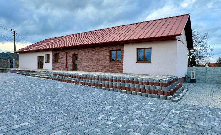 MAĎARSKO - HIDASNÉMETI - NOVOSTAVBA 4 IZBOVÝ RD 161 M2, TERASA 105 M2, PIVNICA, POZEMOK 1039 M2. - fotografia 1