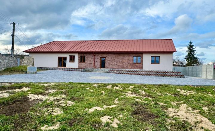 MAĎARSKO - HIDASNÉMETI - NOVOSTAVBA 4 IZBOVÝ RD 161 M2, TERASA 105 M2, PIVNICA, POZEMOK 1039 M2. - fotografia 4