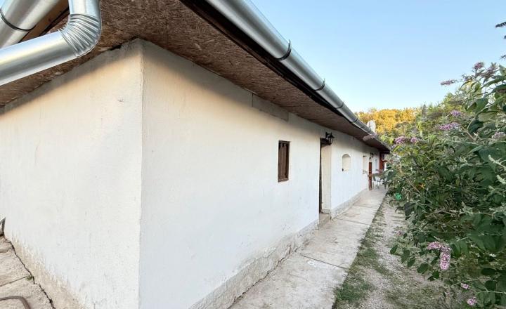 MAĎARSKO - HEJCE PEKNÝ 3 IZBOVÝ RODINNÝ DOM NA VEĽKOM POZEMKU - fotografia 5