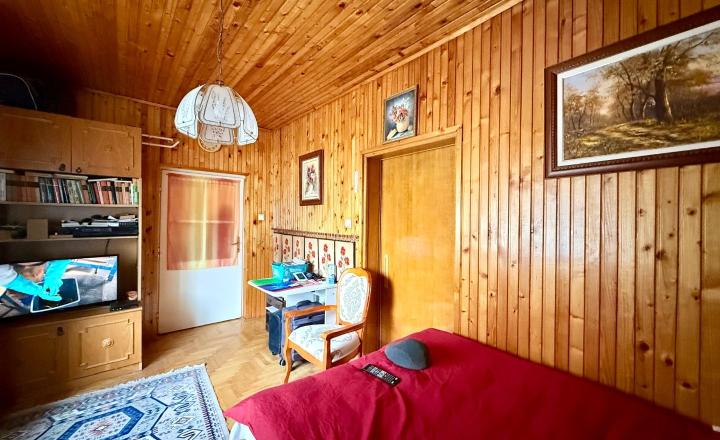 MAĎARSKO - ENCS - 3 IZBOVÝ RODINNÝ DOM S TERASOU, DVOJGARÁŽ, VÝBORNÝ STAV, S PEKNOU UDRŽIAVANOU ZÁHRADOU. - fotografia 7