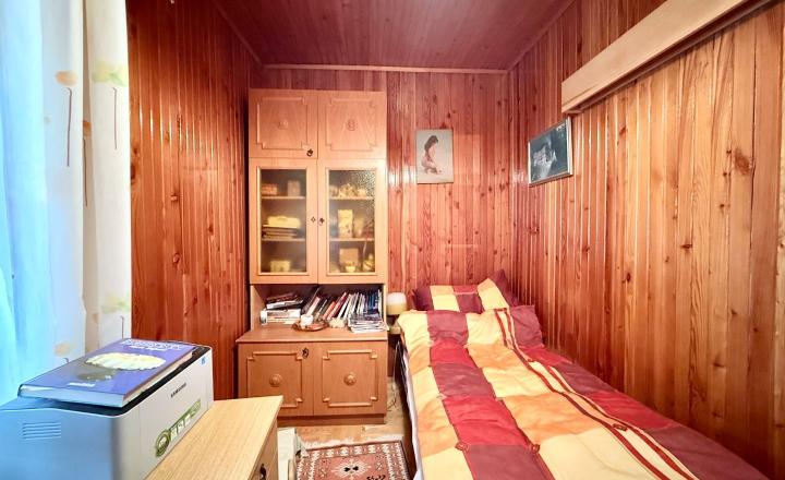 MAĎARSKO - ENCS - 3 IZBOVÝ RODINNÝ DOM S TERASOU, DVOJGARÁŽ, VÝBORNÝ STAV, S PEKNOU UDRŽIAVANOU ZÁHRADOU. - fotografia 8