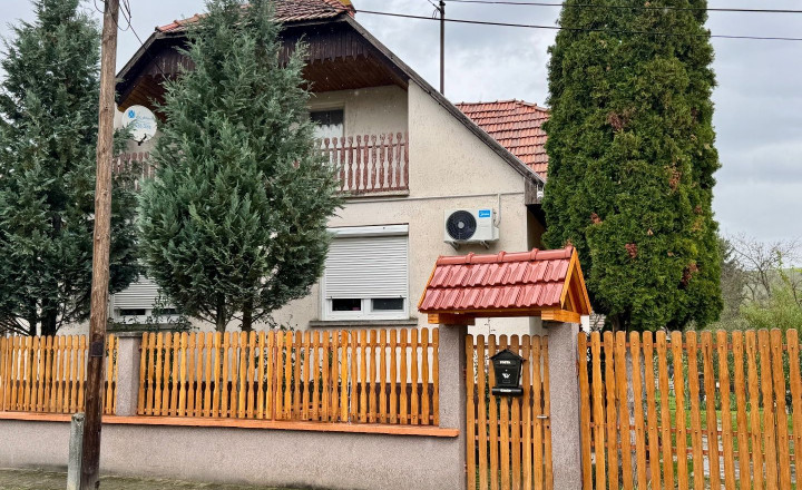 MAĎARSKO - MÁRTONYI - PEKNÝ 4 IZBOVÝ RD V KRÁSNEJ LOKALITE BLÍZKO JAZERA RAKACA.