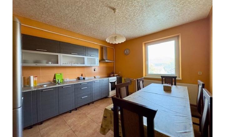 MAĎARSKO - PERKUPA 5 IZBOVÝ POSCHODOVÝ DOM PO REKONŠTRUKCII. - fotografia 1