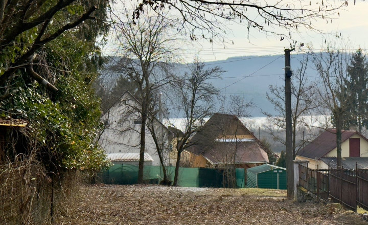 MAĎARSKO - JAZERO RAKACA  STAVEBNÝ POZEMOK 227 M2 - IS NA HRANICI POZEMKU. - fotografia 4