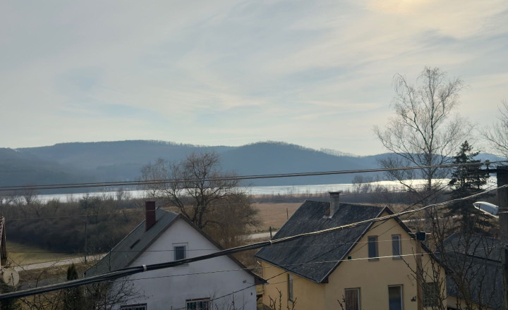 MAĎARSKO - JAZERO RAKACA - POSCHODOVÁ 3 IZBOVÁ CHATA PRI JAZERE S TERASOU. - fotografia 17