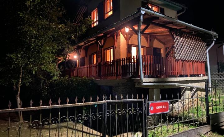 SZALONNA KOMPLETNE ZARIADENÁ 4 IZBOVÁ CHATA PRI JAZERE RAKACA. - fotografia 5