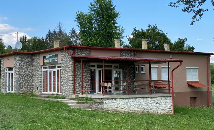 SZALONNA KOMPLETNE ZARIADENÁ 4 IZBOVÁ CHATA PRI JAZERE RAKACA. - fotografia 18