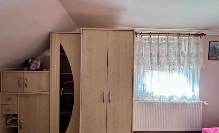 MAĎARSKO - SZENDRO  4 IZBOVÝ RODINNÝ DOM NA KĽUDNOM MIESTE - fotografia 6