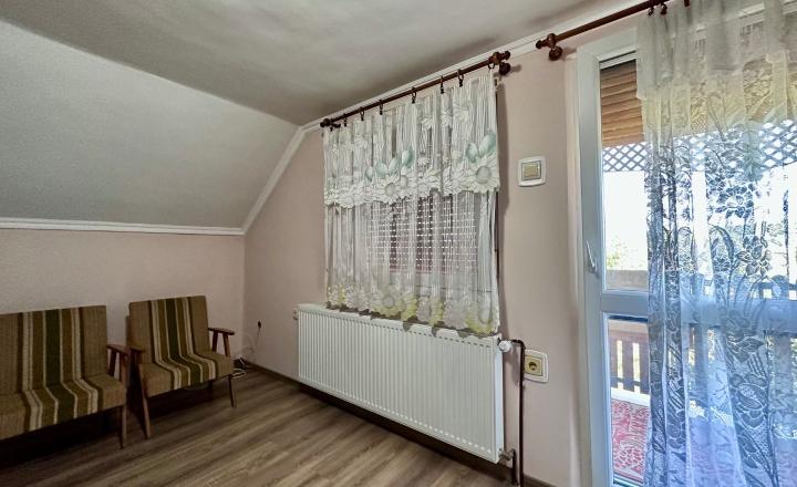 MAĎARSKO - SZENDRO  4 IZBOVÝ RODINNÝ DOM NA KĽUDNOM MIESTE - fotografia 7