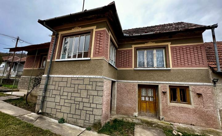 MAĎARSKO - TOP LOKALITA SZOGLIGET PEKNÝ RODINNÝ DOM - fotografia 8