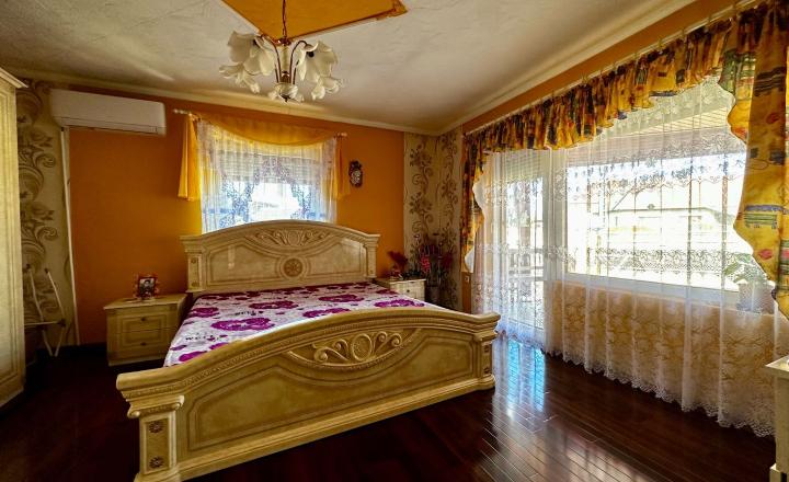 MAĎARSKO - SZENDRO 2 IZBOVÝ PEKNÝ ZREKONŠTRUOVANÝ RODINNÝ DOM  SO SAMOSTATNOU GARÁŽOU - fotografia 3